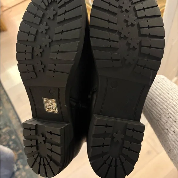 Brand new black knee high boots - Picture 4 of 5